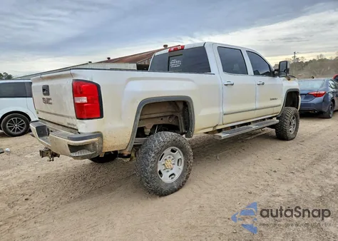2018 GMC Sierra K2500 Denali z USA, uszkodzony, nr VIN 1GT12UEY2JF245014